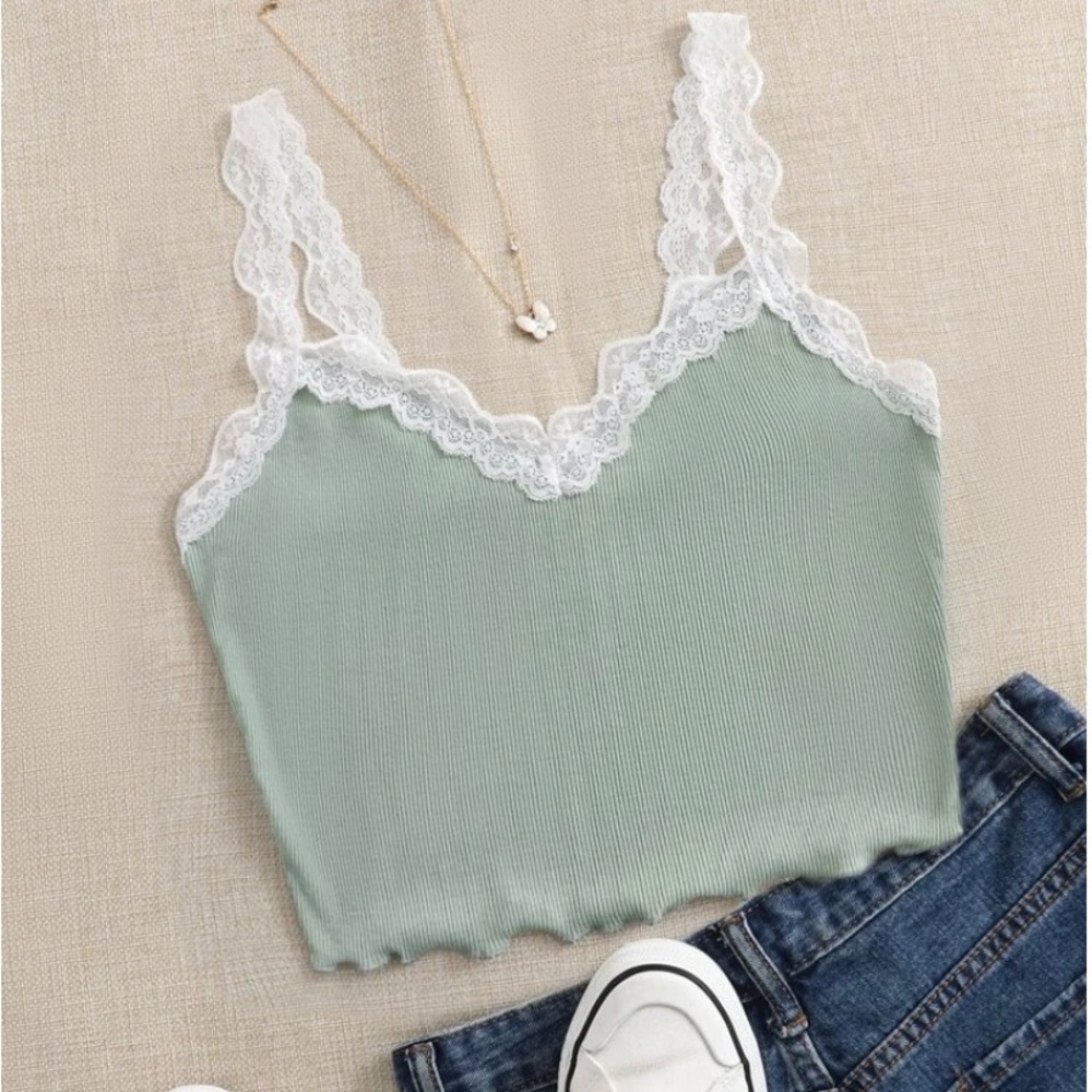 Green lace tank💚